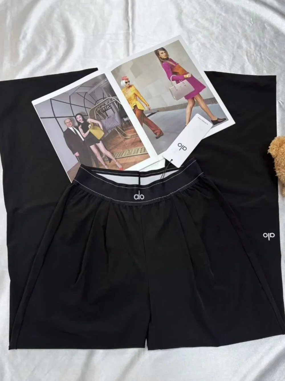 ✨ALO Yoga Black Yoga Trousers, Regular 🔥Size30 Inches - Picture 2 of 7